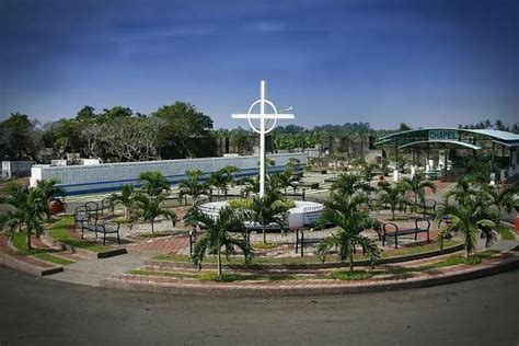 La Filipina Public Cemetery .